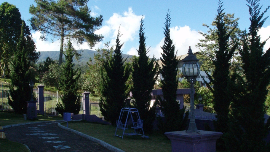 Exterior & Views 5, Villa ungu  , Malang