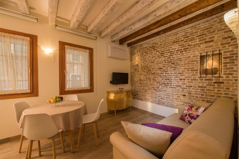 Others 4, Nike Apartments, Venezia