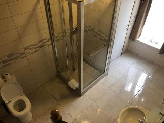 Bathroom, Prestige Flats Coteaux, Bruxelles