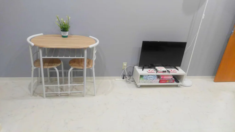 Bedroom 4, R1, City center, 1-min Subway, 5-minJR, 2 suites. R1, 鐵路步行1分鐘, 位於市中心, 2套房2衛浴1廚, 免費按摩椅, 關西機場直達, 免費洗衣, Osaka