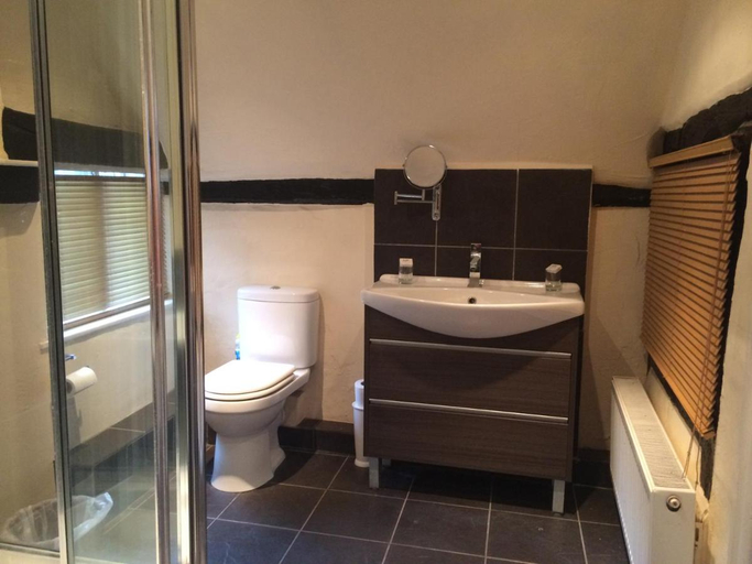 Bathroom 3, The Half Moon Inn, Surrey