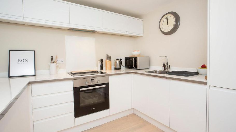 Others, Compton Apartment with free parking, York