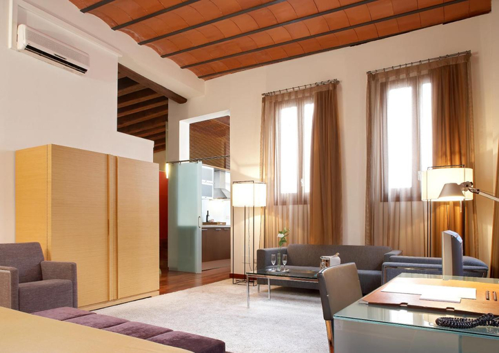 Others 5, Boria Bcn, Barcelona