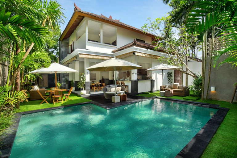 Sport & Beauty 4, BIG Private 7 BED, 7 BATH, Goldflower Villa with 2x Pool, 2x lounge, Best location, Badung