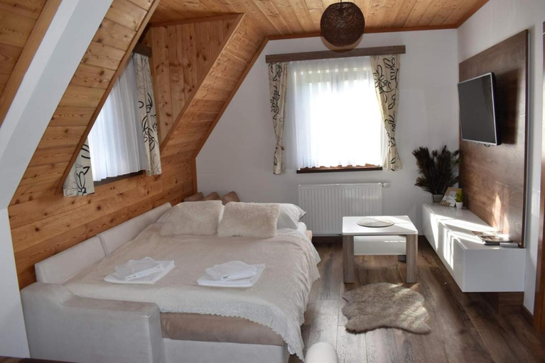 Bedroom, HOUSE FLORA Entrance 1, Plitvička Jezera
