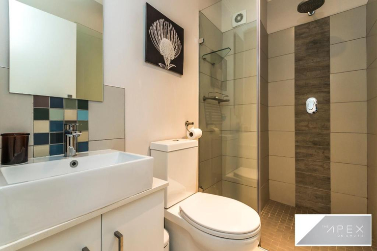 Bathroom 3, Gorgeous 2 Bedroom Apartment @ the Apex on Smuts, City of Johannesburg
