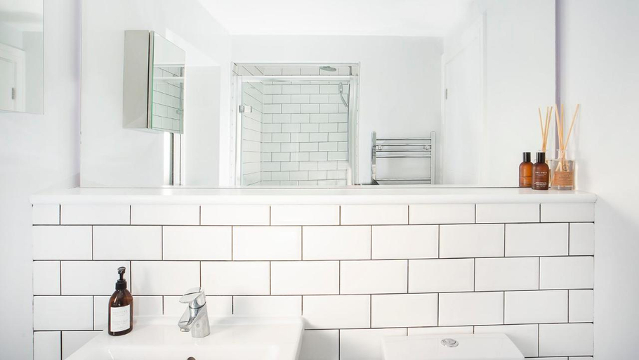 Bathroom, Compton Apartment with free parking, York
