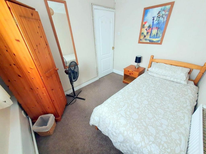 Bedroom 1, Wentworth House, London