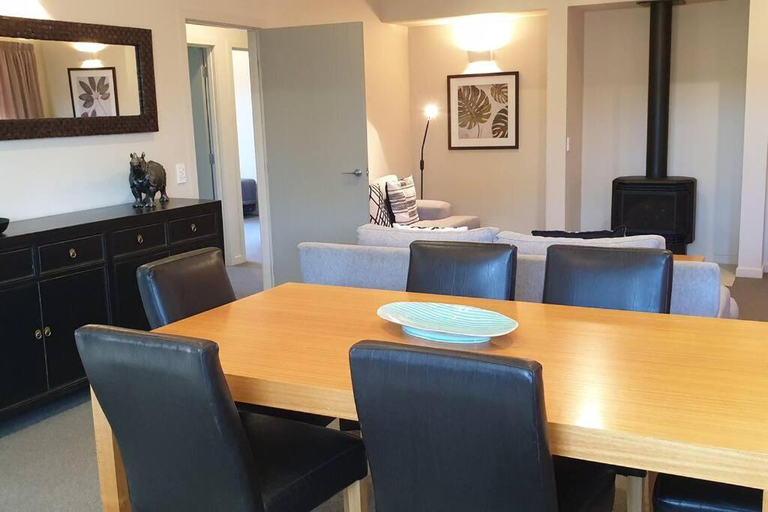 Others 5, Meadowstone Villa | Cosy with Gas Fireplace & BBQ, Queenstown-Lakes