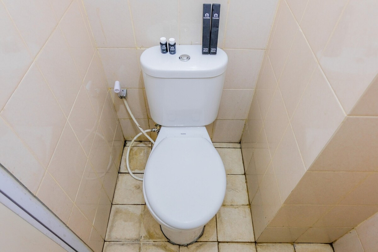 Bathroom 5, Homey And Simple Studio At Serpong Greenview Apartment, South Tangerang