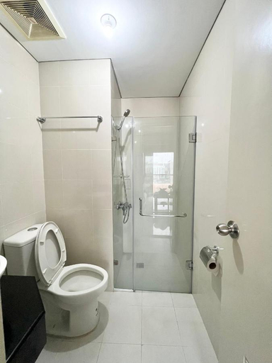 Bathroom 5, Luxury Condotel Across NAIA Airport Terminal 3, Pasay City