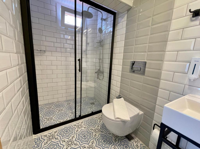 Bathroom 4, Yala Pansiyon, Kaş