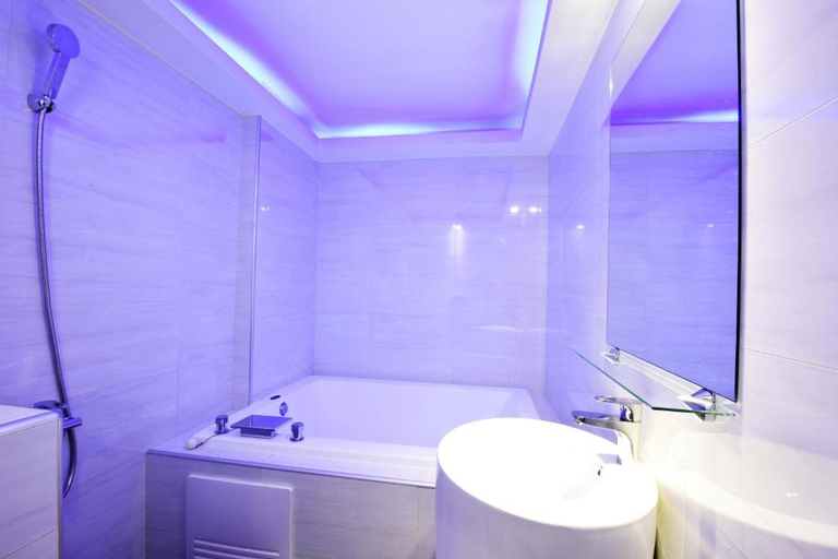 Bathroom 4, ZC Motel, Taoyuan