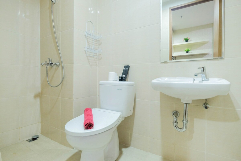 Bathroom, Modern Style Studio Apartment at The Oasis Cikarang, Cikarang