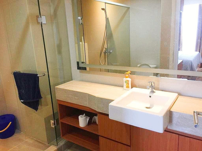 Bathroom, Spacious Studio At Landmark Residence Bandung Apartment, Bandung