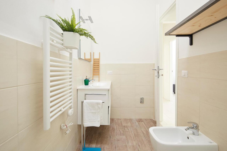 Bathroom 4, Celeste's House, Florence