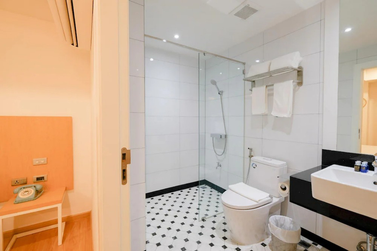 Bathroom 3, Unnie Pattaya, Pattaya