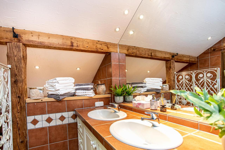 Bathroom 4, Lakeview Apartments, Gmunden