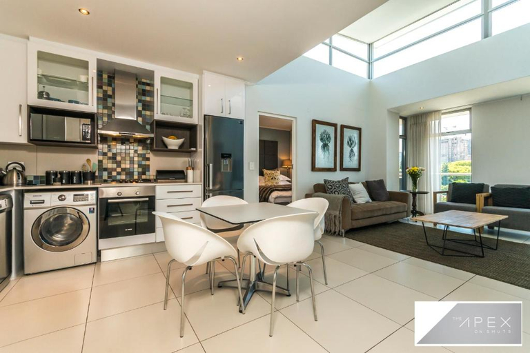 Others 5, Gorgeous 2 Bedroom Apartment @ the Apex on Smuts, City of Johannesburg