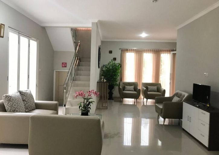 Others 2, Ivy Villas with Private Pool, Malang