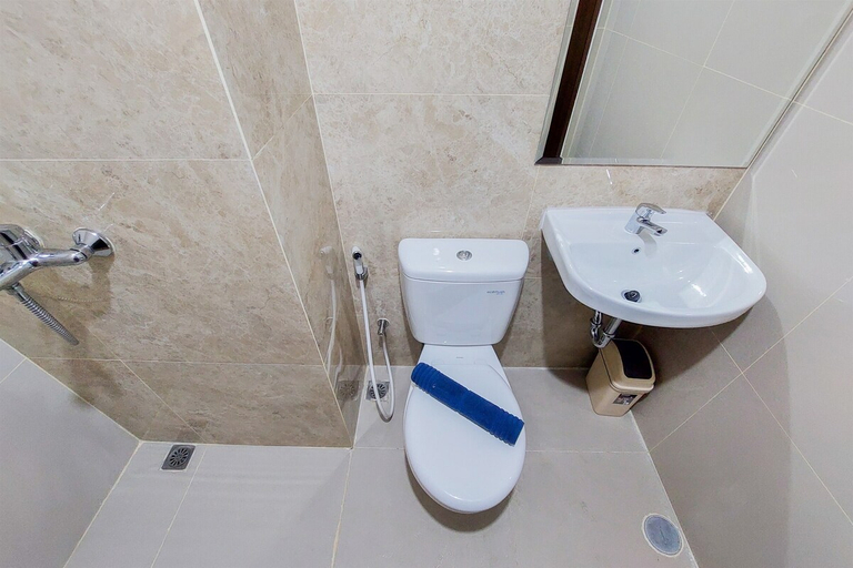 Bathroom 3, Nice And Modern Studio At Transpark Bintaro Apartment, South Tangerang