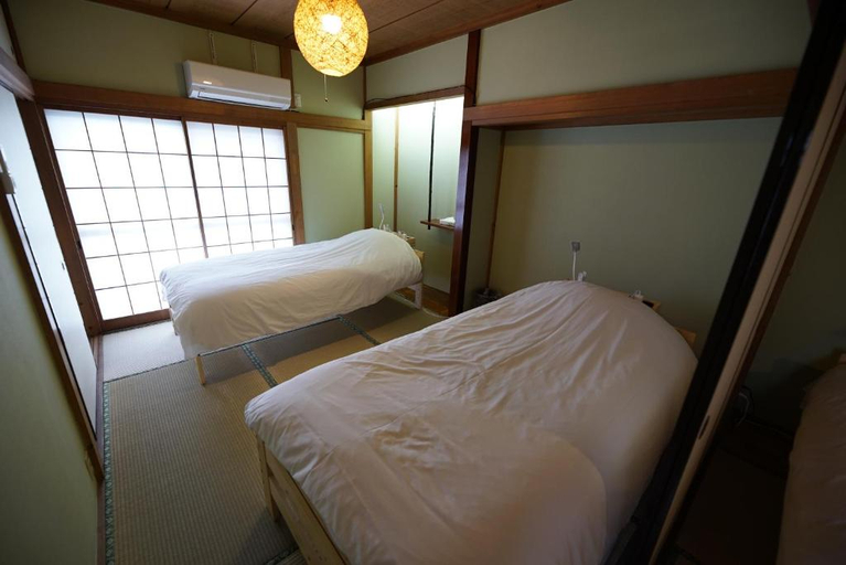 Bedroom 3, 15 Mins to Haneda Airport - 8 Mins Walk to Keikyu Kamata - Sleeps 9, Ōta