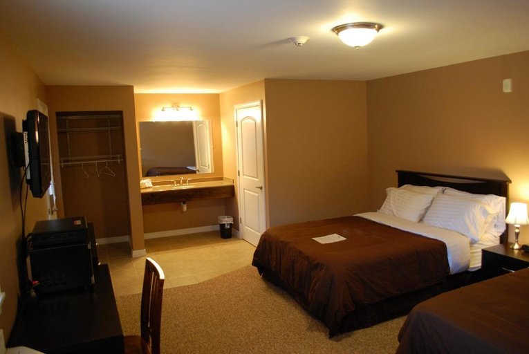 Bedroom 2, Abbot Trailside Lodging, Piscataquis