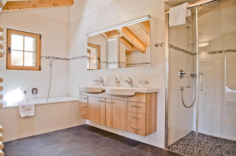 Bathroom, Apartment Branderli - GRIWA RENT AG, Interlaken