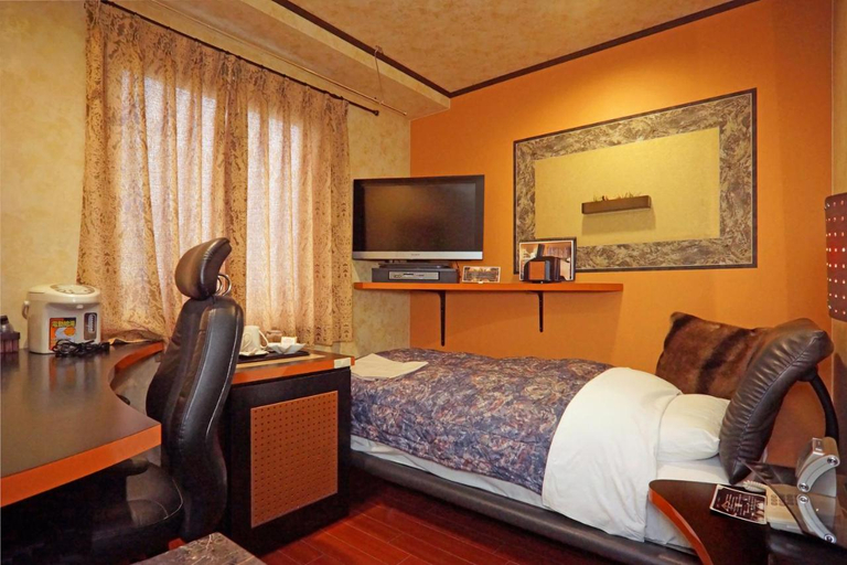 Bedroom 5, Hotel Satellite, Satsumasendai