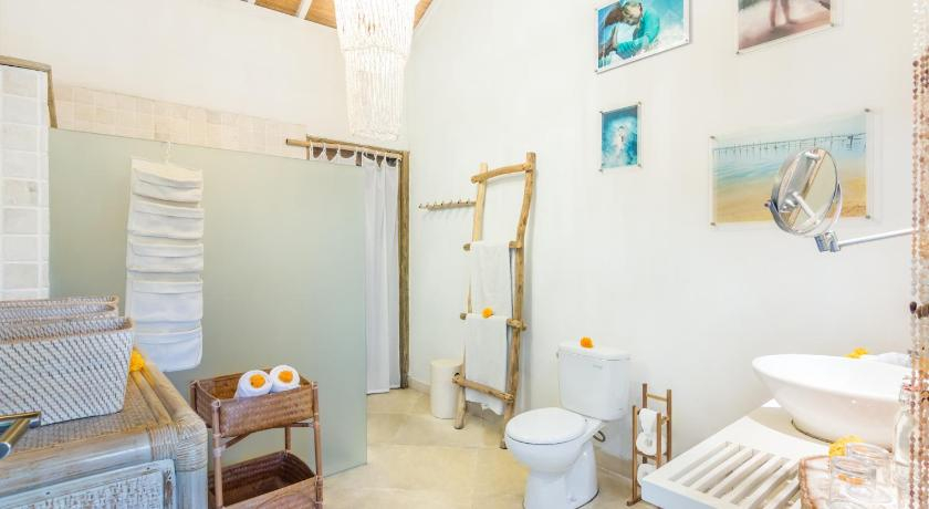 Bathroom 3, Villa 707 Batu Belig, Badung