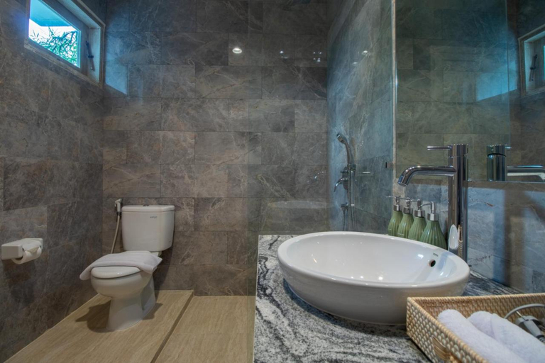 Bathroom, Sayang Sanur Duplex, Denpasar