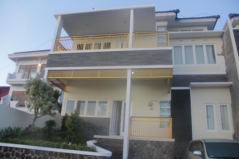 Exterior & Views, Villa Hanyomi Batu by Handi - Six Bedroom Villa, Malang