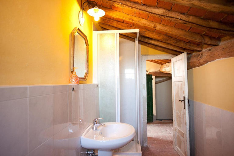 Bathroom 2, Borgo Fajani, Pisa