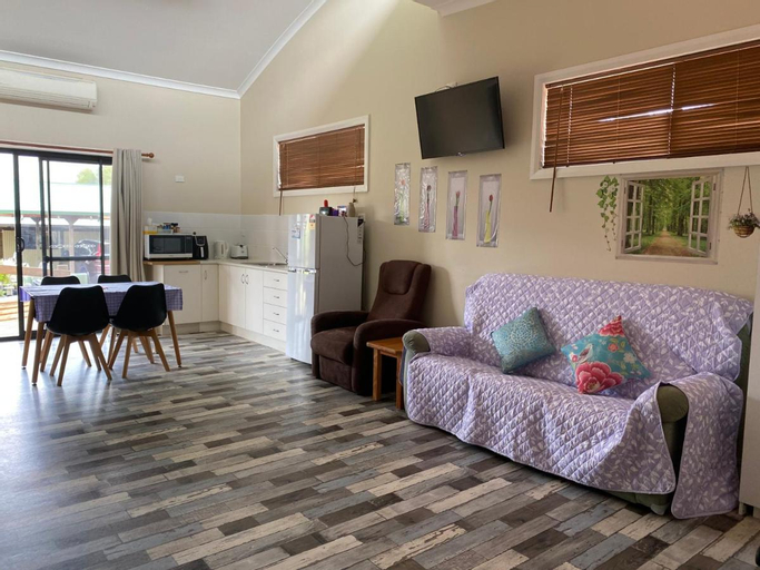 Sabai accommodation, Irwin
