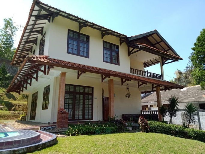 Exterior & Views 5, Villa latifah , Bogor