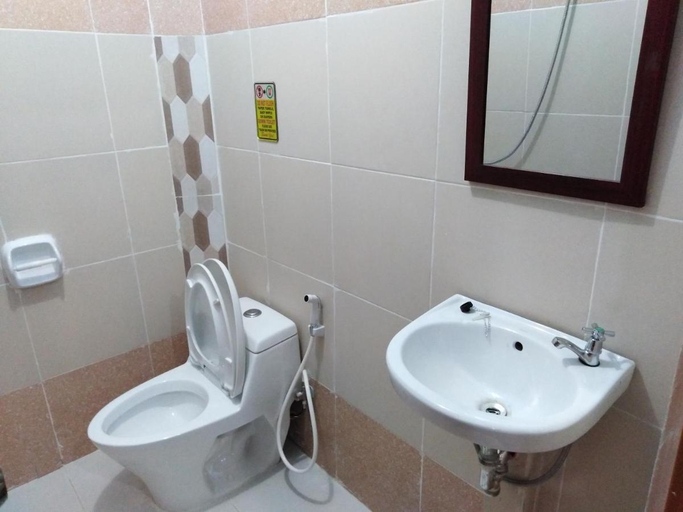 Bathroom 3, Southside Tourist Inn, Loboc