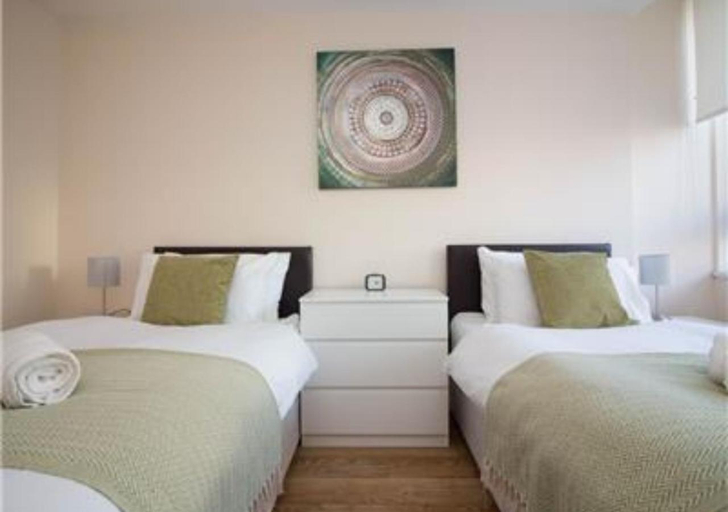 Bedroom 2, Stylish Accommodation in Southampton 10, Southampton