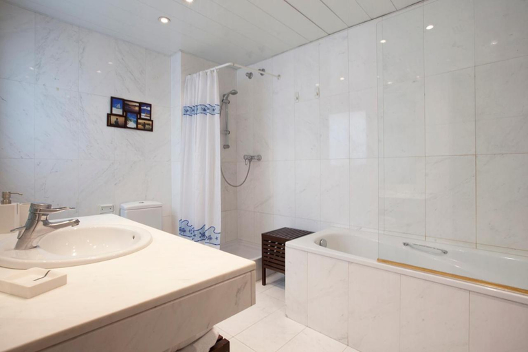 Bathroom 4, LetsGo Paseo de Gracia, Barcelona