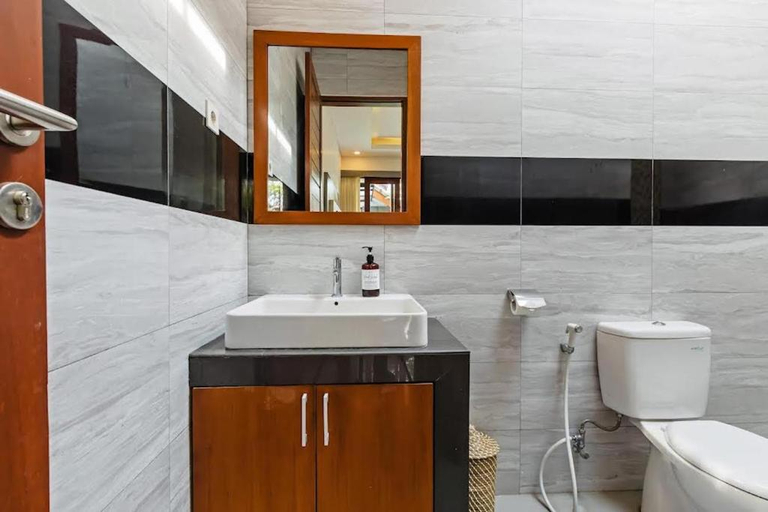 Bathroom 2, Aruna Batu Bolong Beauty 5 bed air/con living, Badung