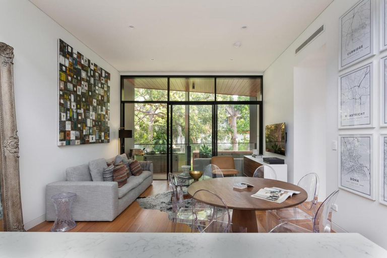 Others 4, Stylish 2-Bed Apartment with BBQ Patio Near Beach, Sydney