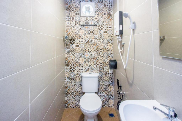 Bathroom 4, Explore 4BR Gardenhouse Retreats (Free Parking), North Seberang Perai