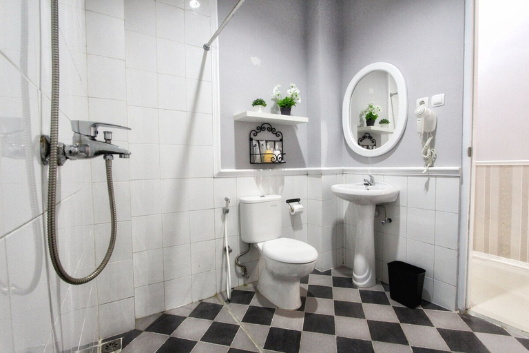 Bathroom 3, Omah Madam Bed & Breakfast, Semarang