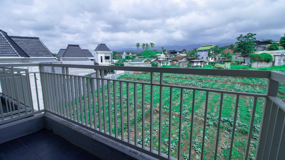 Villa Safari Syari'ah | Mountain View, Malang