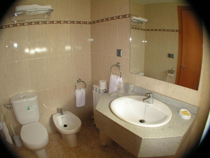 Bathroom 5, Hotel Zaytun, Zaragoza