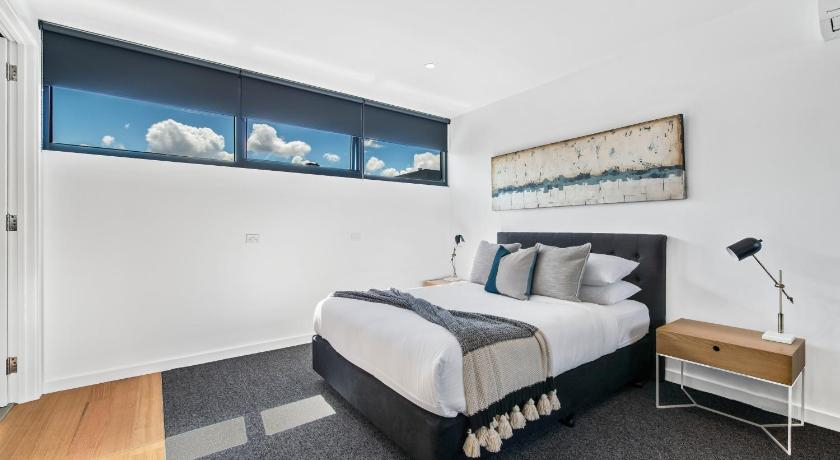 Bedroom, Stylish Studio With Great Amenities Near Beachside, Melbourne