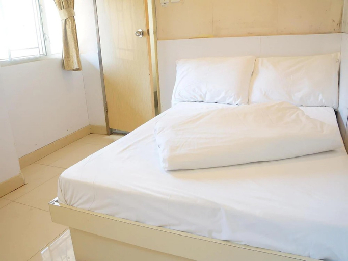 Bedroom 2, Kwok Wah Hotel, Kowloon
