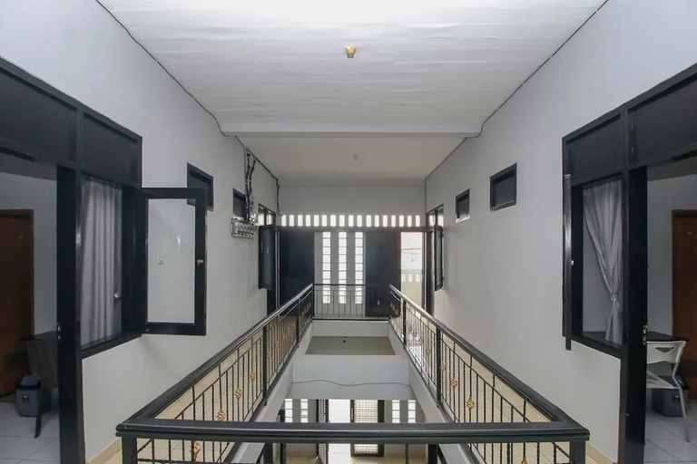 Others, RedDoorz @ Limo Depok, Depok