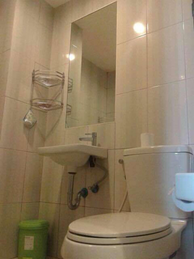 Bathroom 2, De Apartment Ciumbuleuit, Bandung