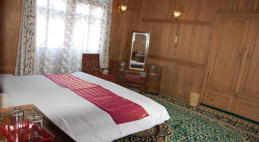 Bedroom, White House Group Of Houseboats, Srinagar