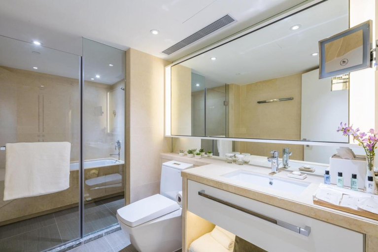 Bathroom 4, The Pier Hotel, New Territories